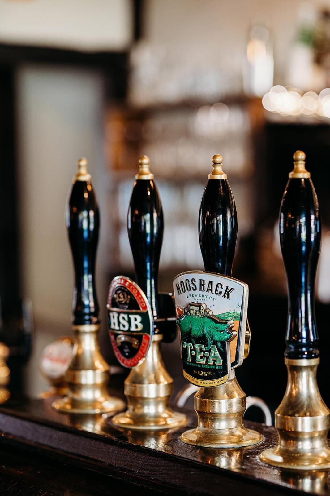 The Crown Inn 치딩폴드 외부 사진