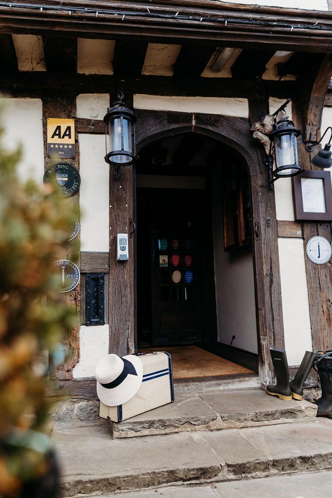The Crown Inn 치딩폴드 외부 사진